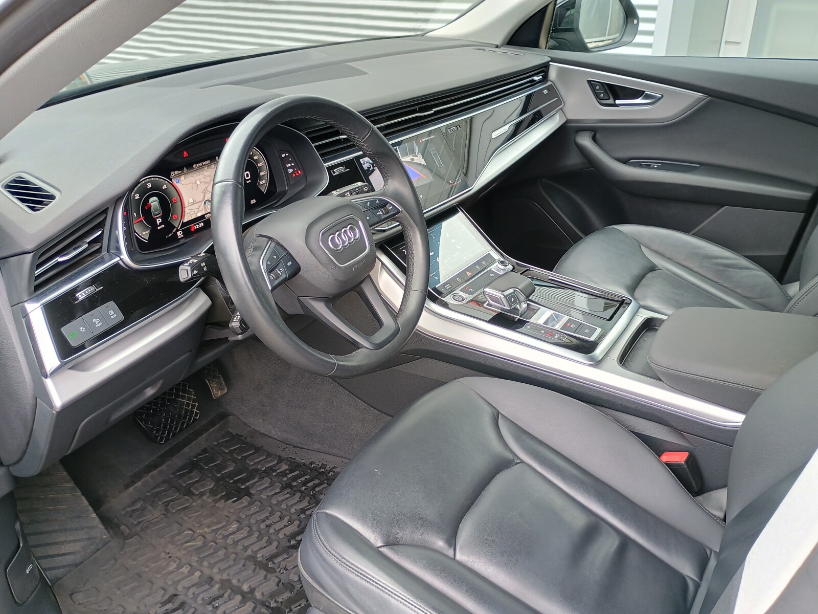 Audi Q8 - zdjęcie 21