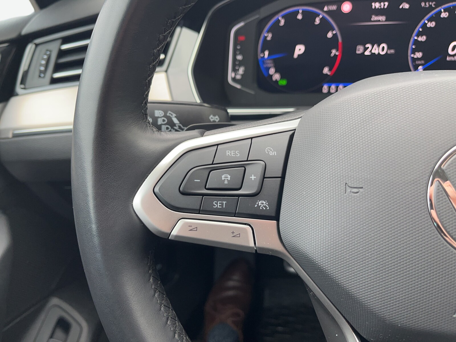 Volkswagen Passat Variant - zdjęcie 23