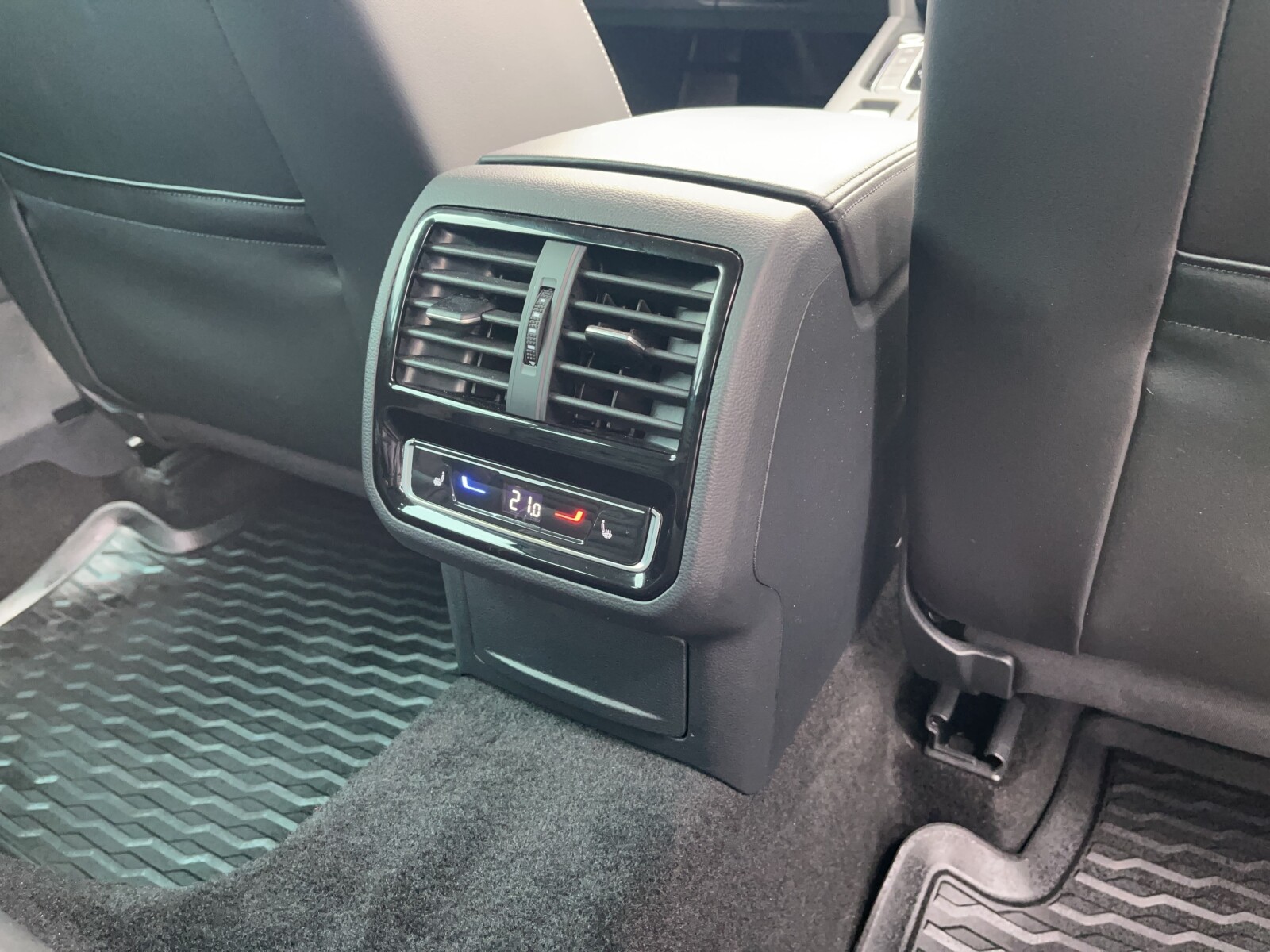 Volkswagen Passat Variant - zdjęcie 13