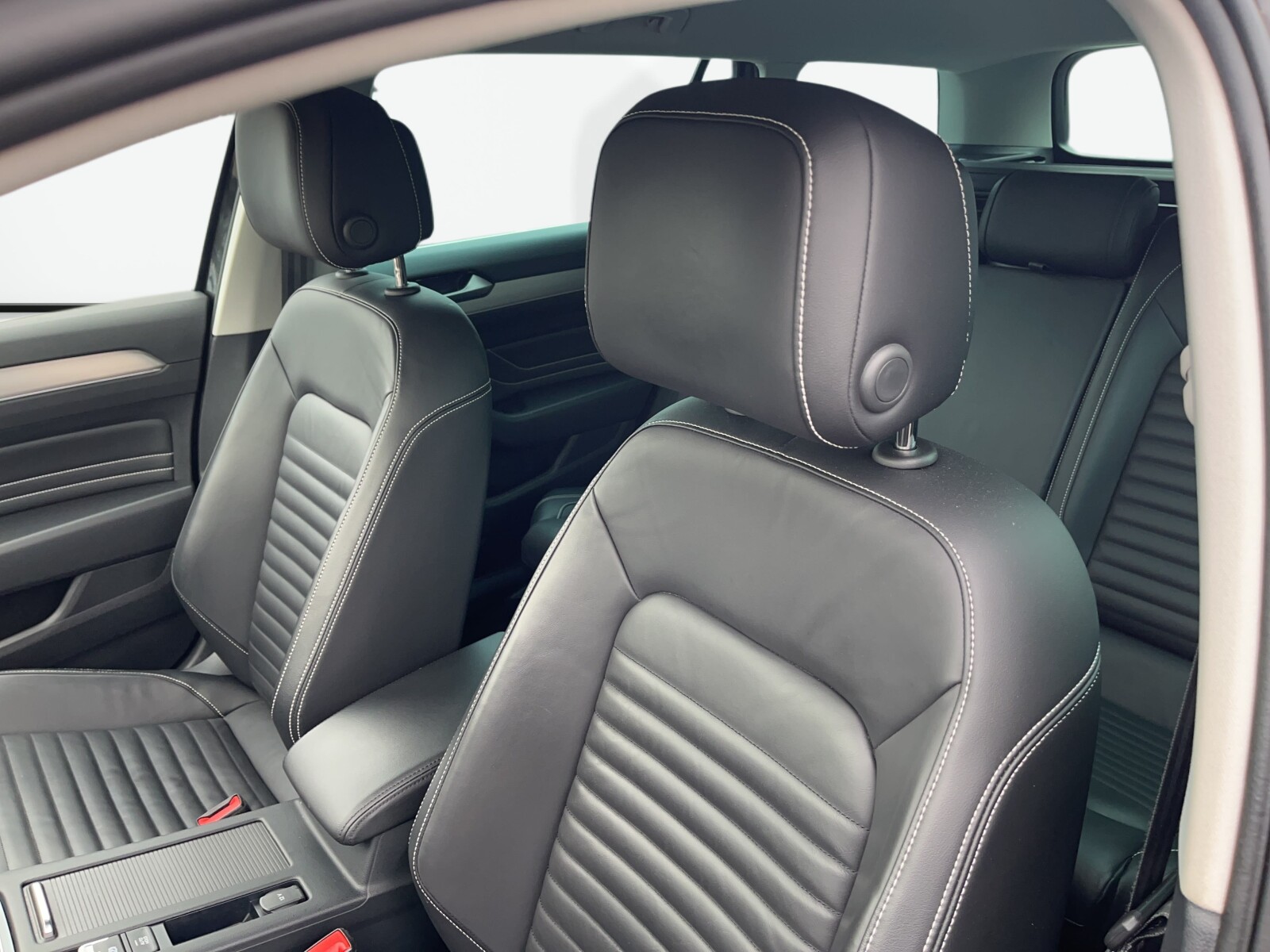 Volkswagen Passat Variant - zdjęcie 17
