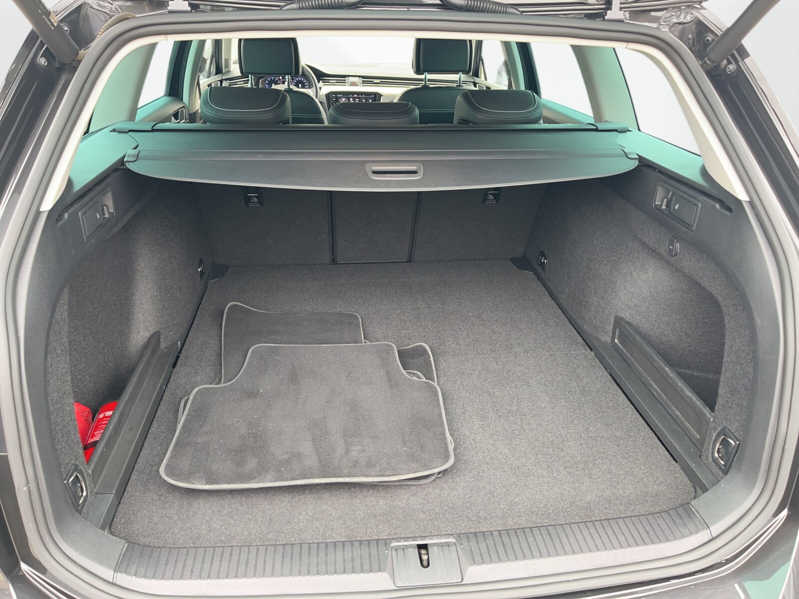 Volkswagen Passat Variant - zdjęcie 9