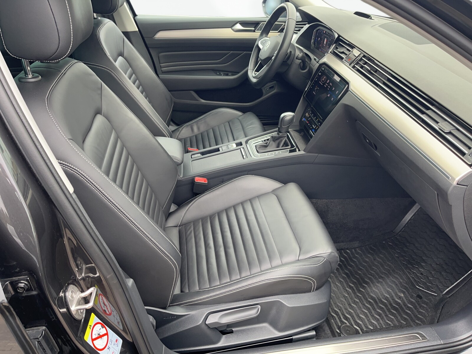 Volkswagen Passat Variant - zdjęcie 15