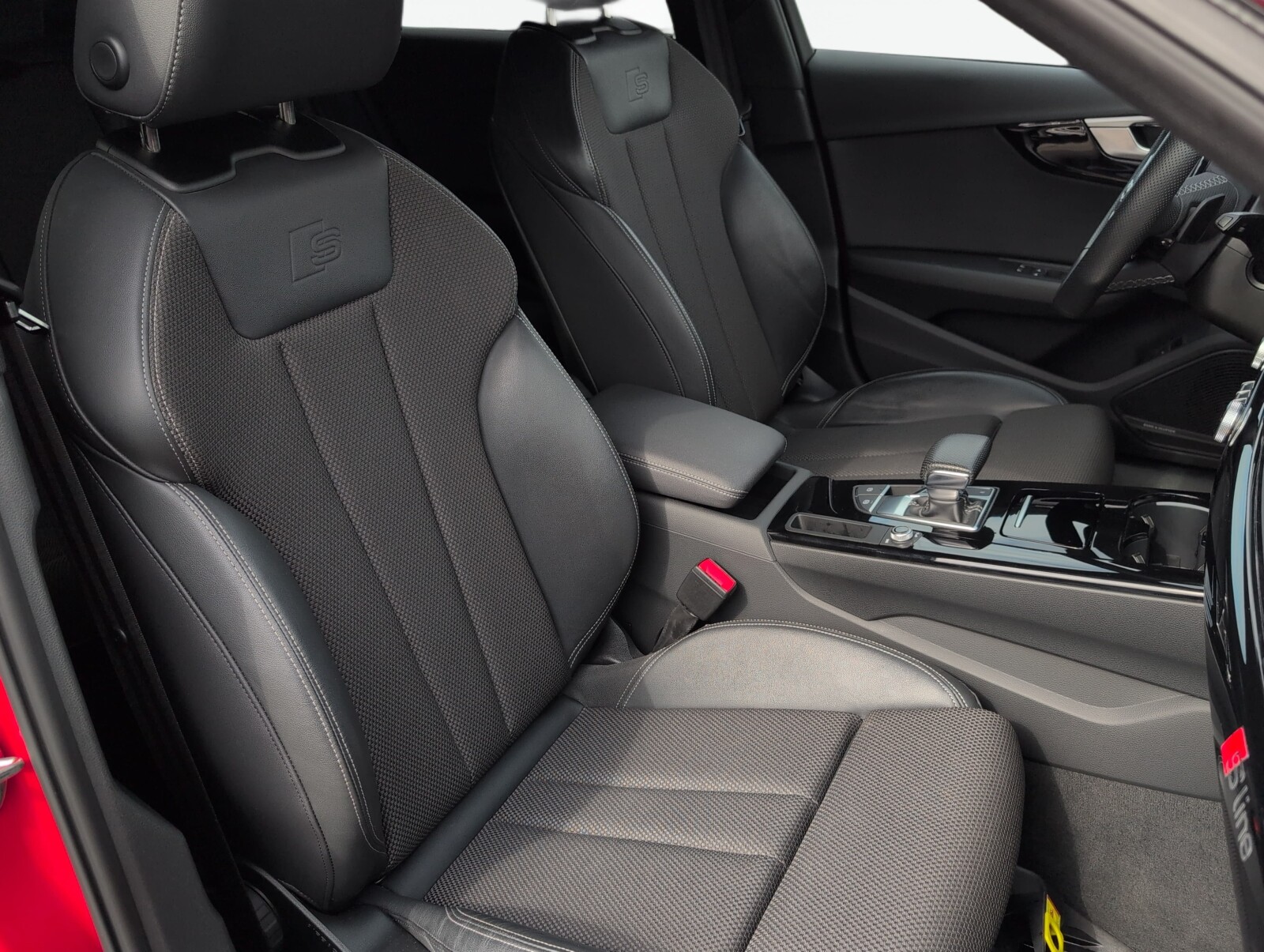Audi A4 Avant - zdjęcie 16