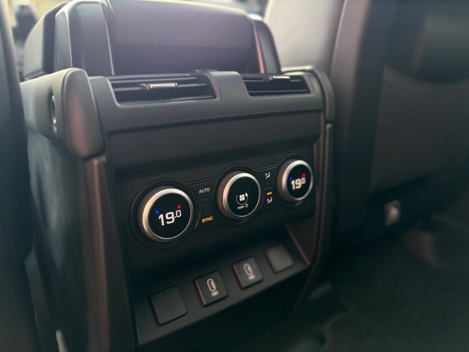 Land Rover Defender 130 - zdjęcie 19