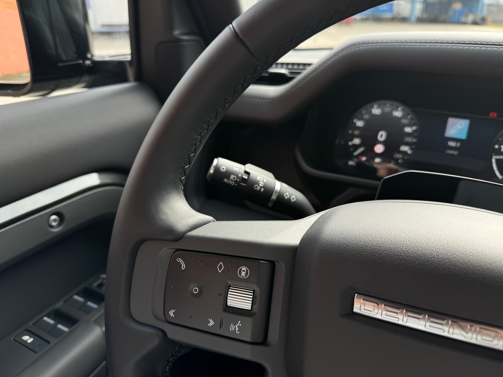 Land Rover Defender 130 - zdjęcie 8
