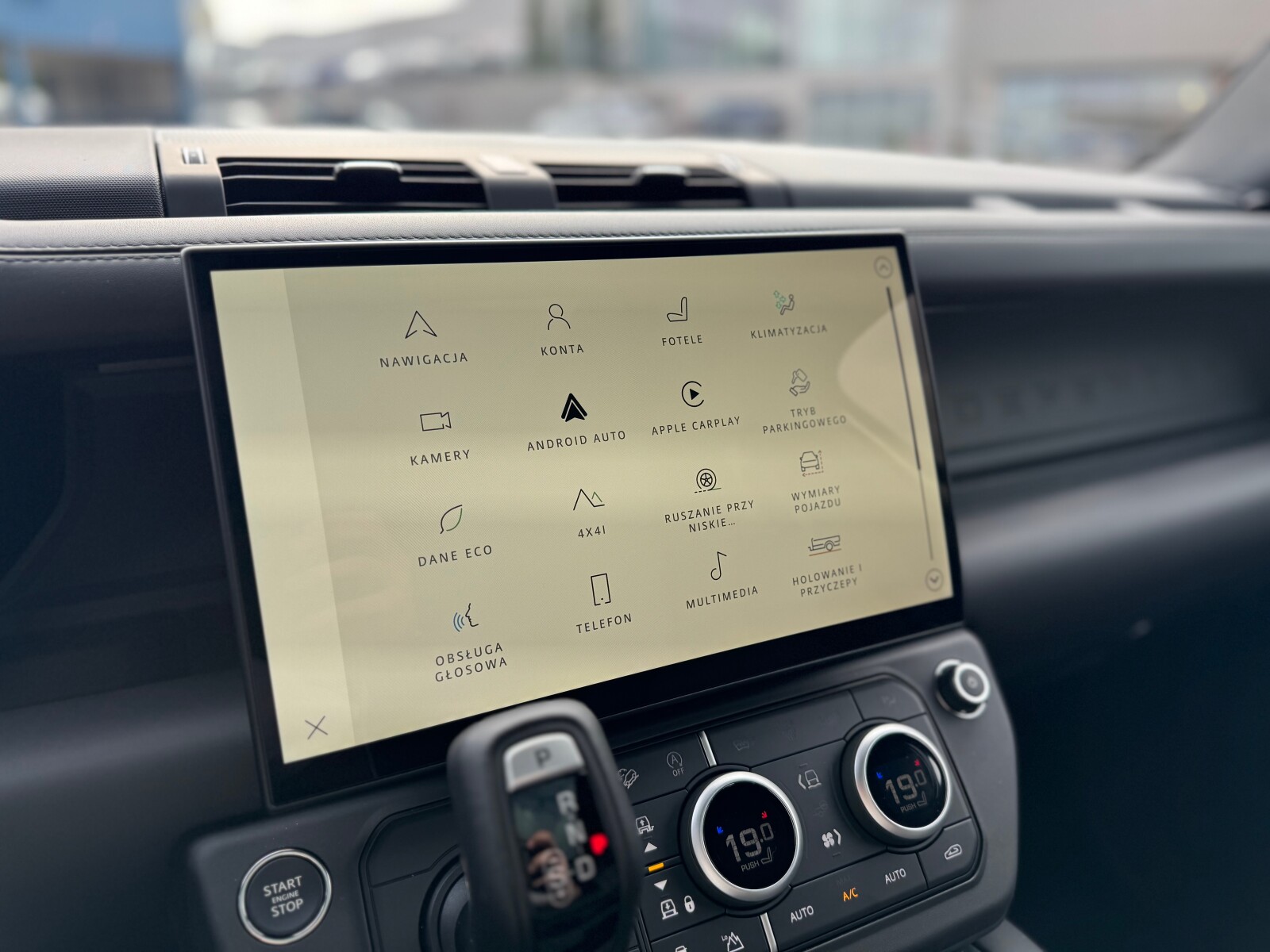 Land Rover Defender 130 - zdjęcie 14