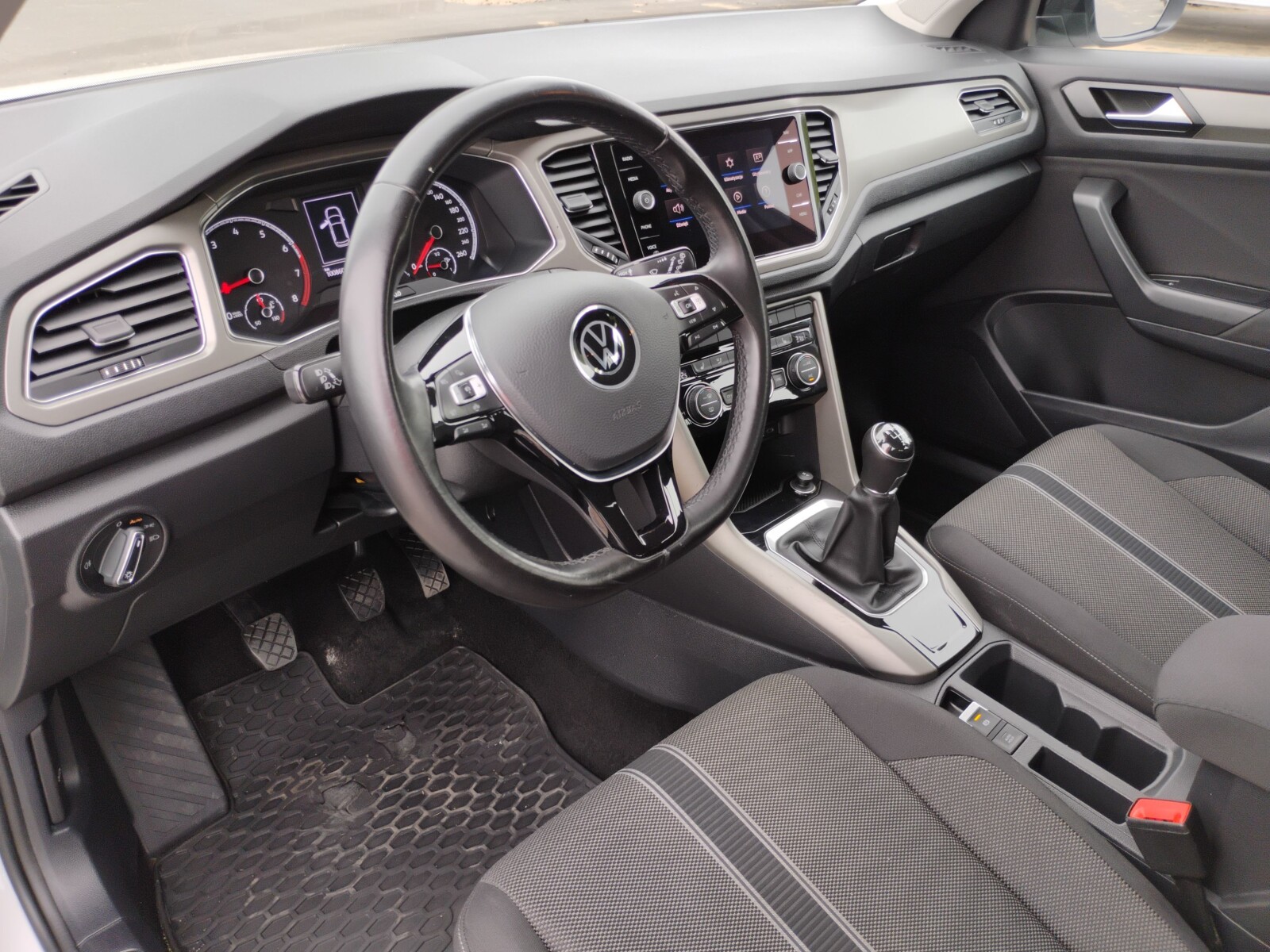 Volkswagen T-Roc - zdjęcie 11