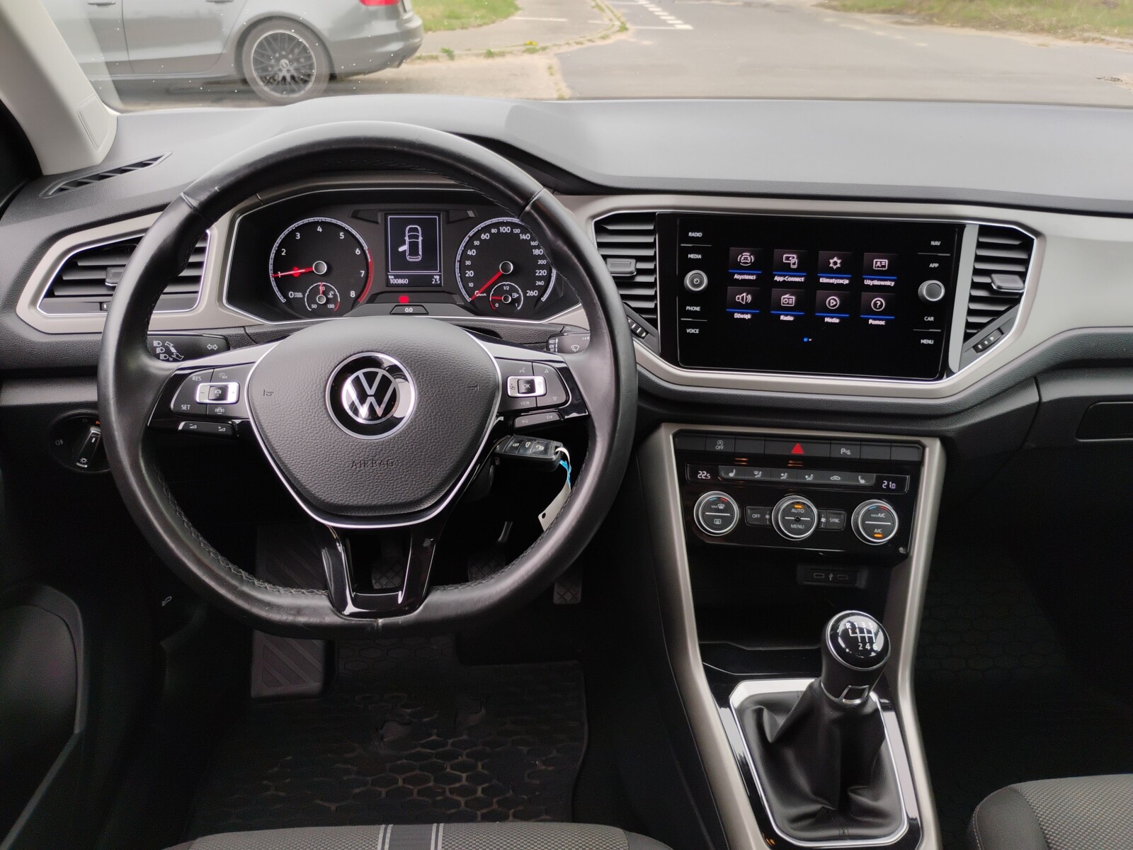 Volkswagen T-Roc - zdjęcie 15