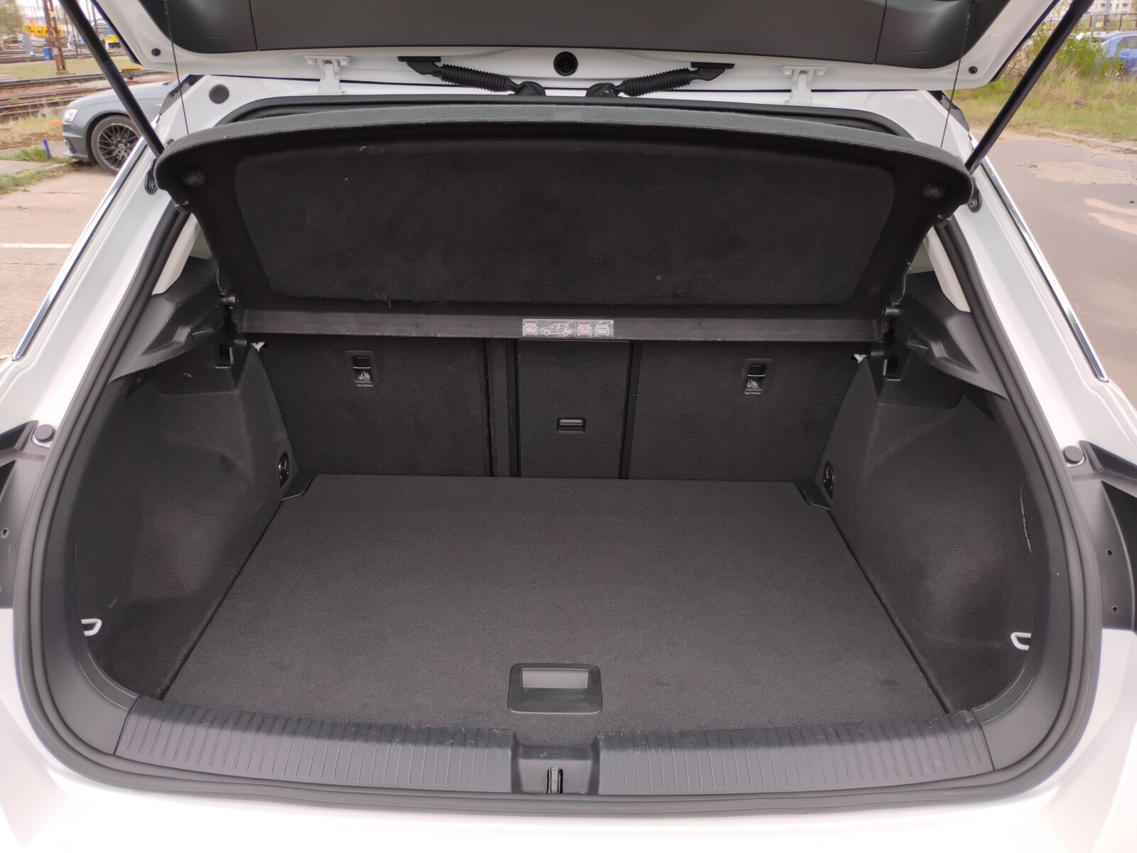 Volkswagen T-Roc - zdjęcie 30