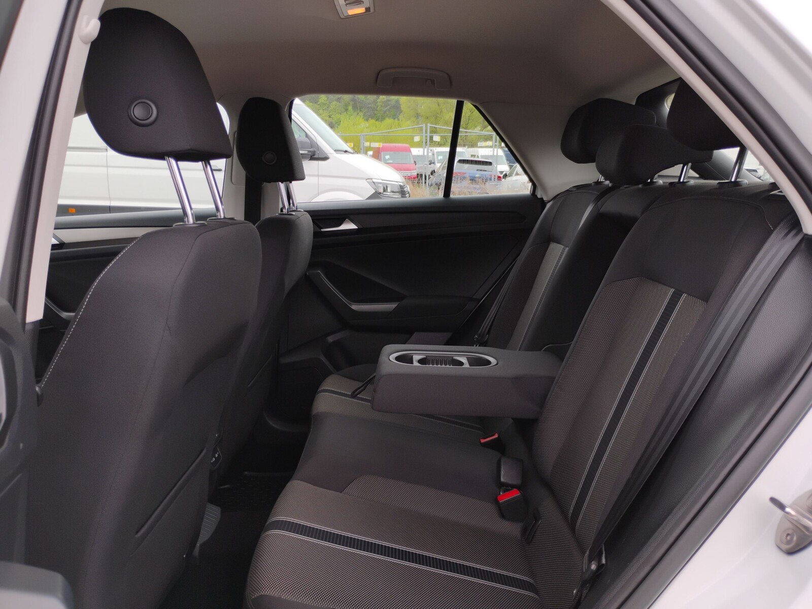 Volkswagen T-Roc - zdjęcie 26