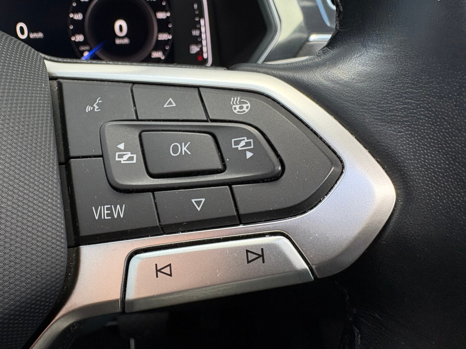 Volkswagen Tiguan Allspace - zdjęcie 27