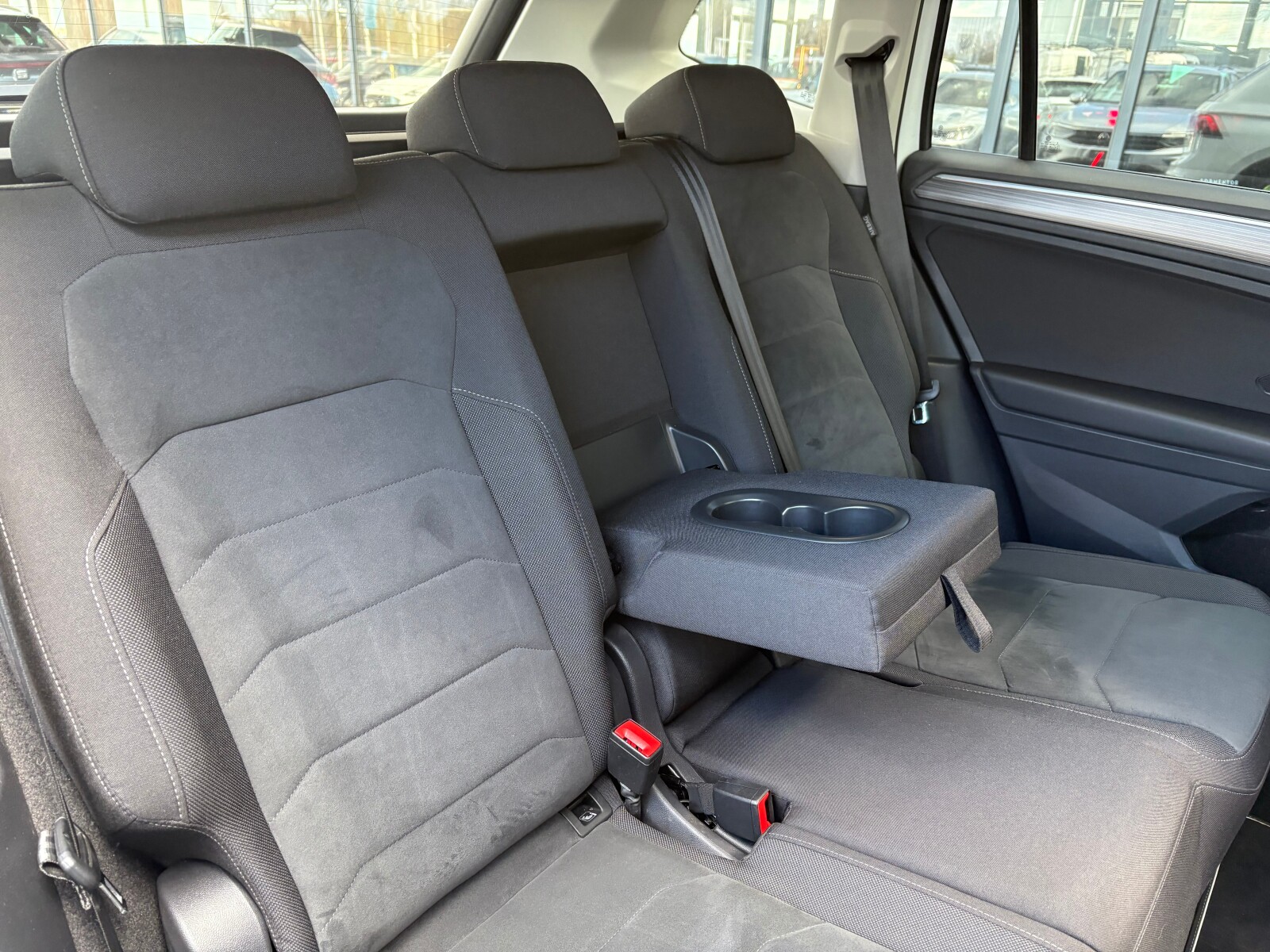 Volkswagen Tiguan Allspace - zdjęcie 16