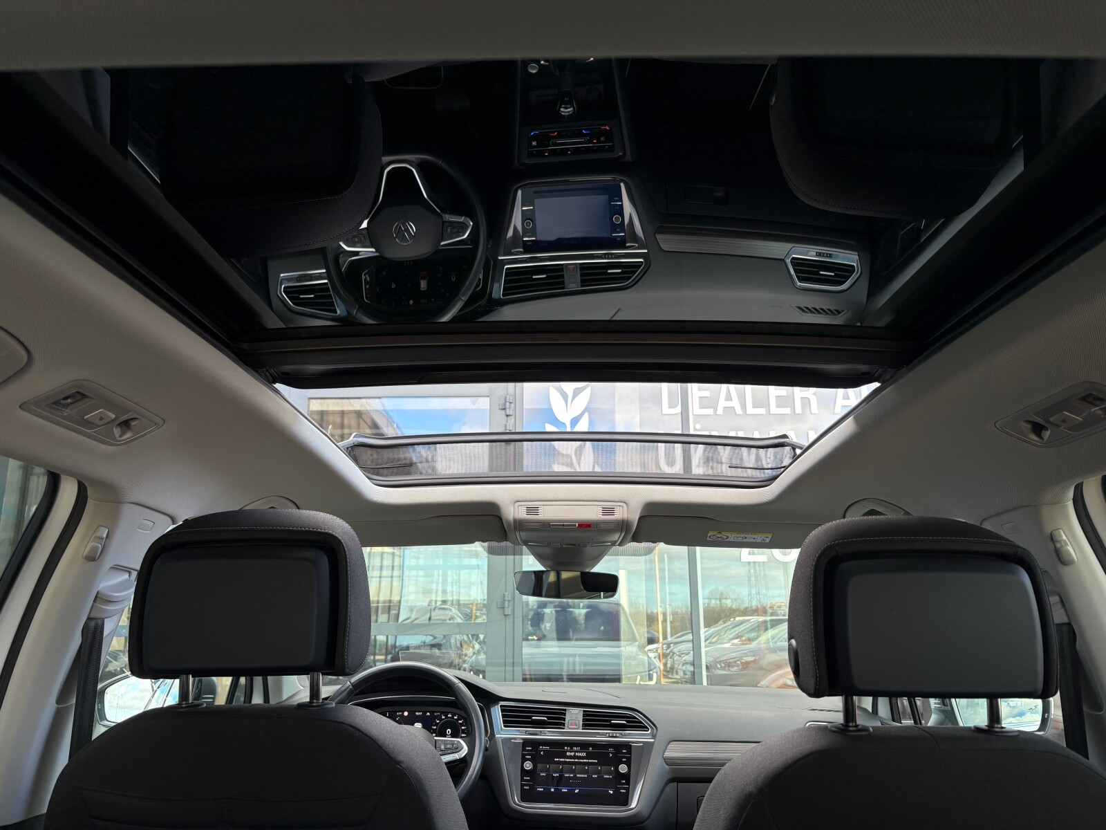 Volkswagen Tiguan Allspace - zdjęcie 19