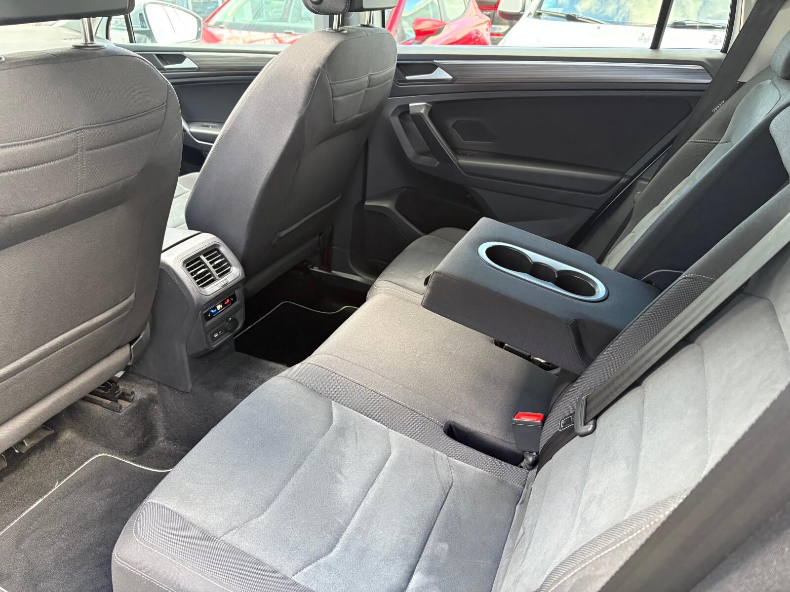 Volkswagen Tiguan Allspace - zdjęcie 14