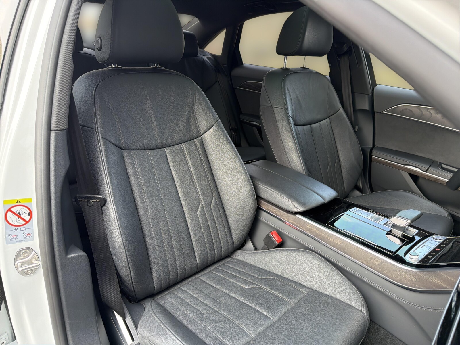 Audi A8 - zdjęcie 15