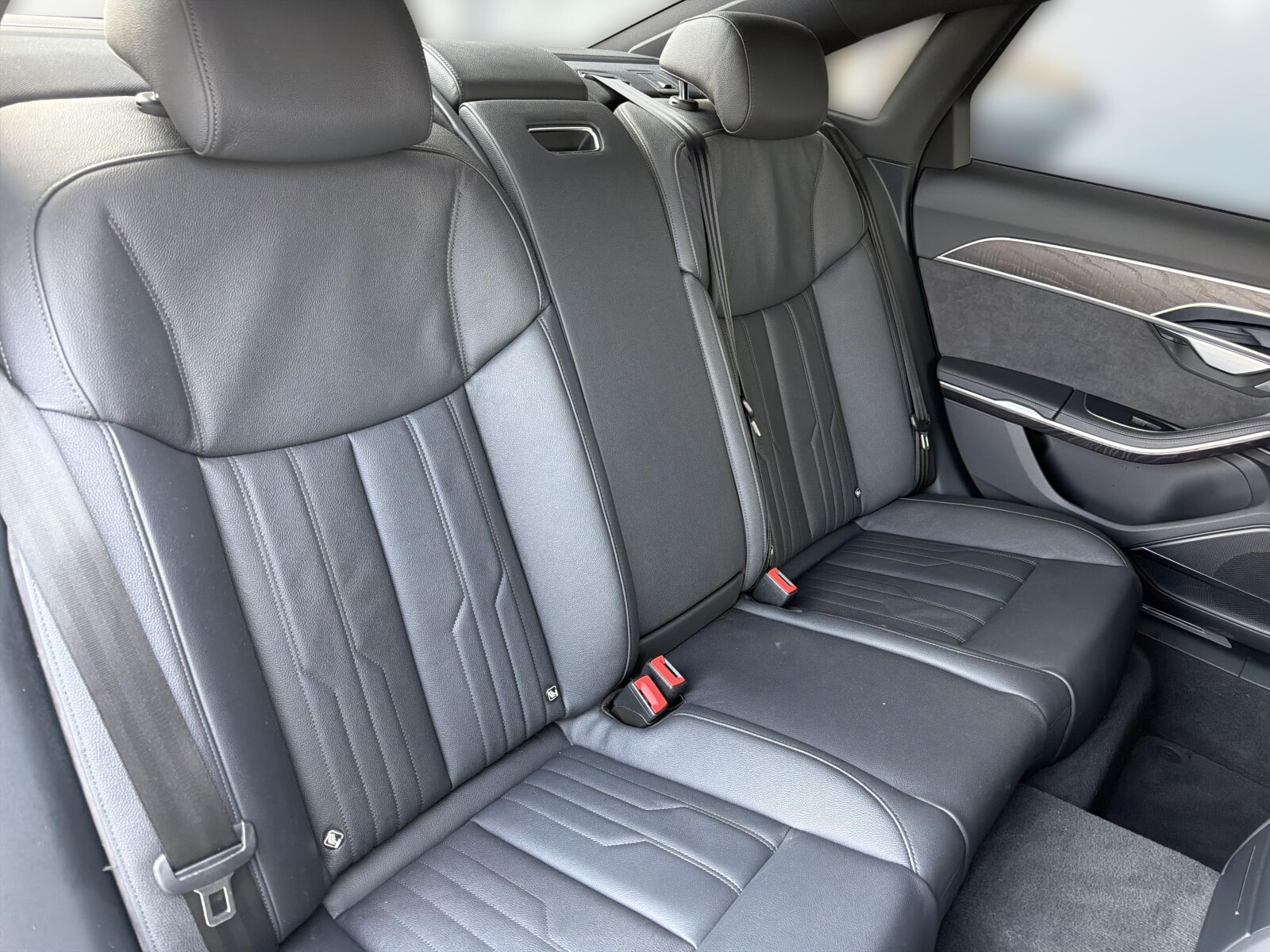 Audi A8 - zdjęcie 14