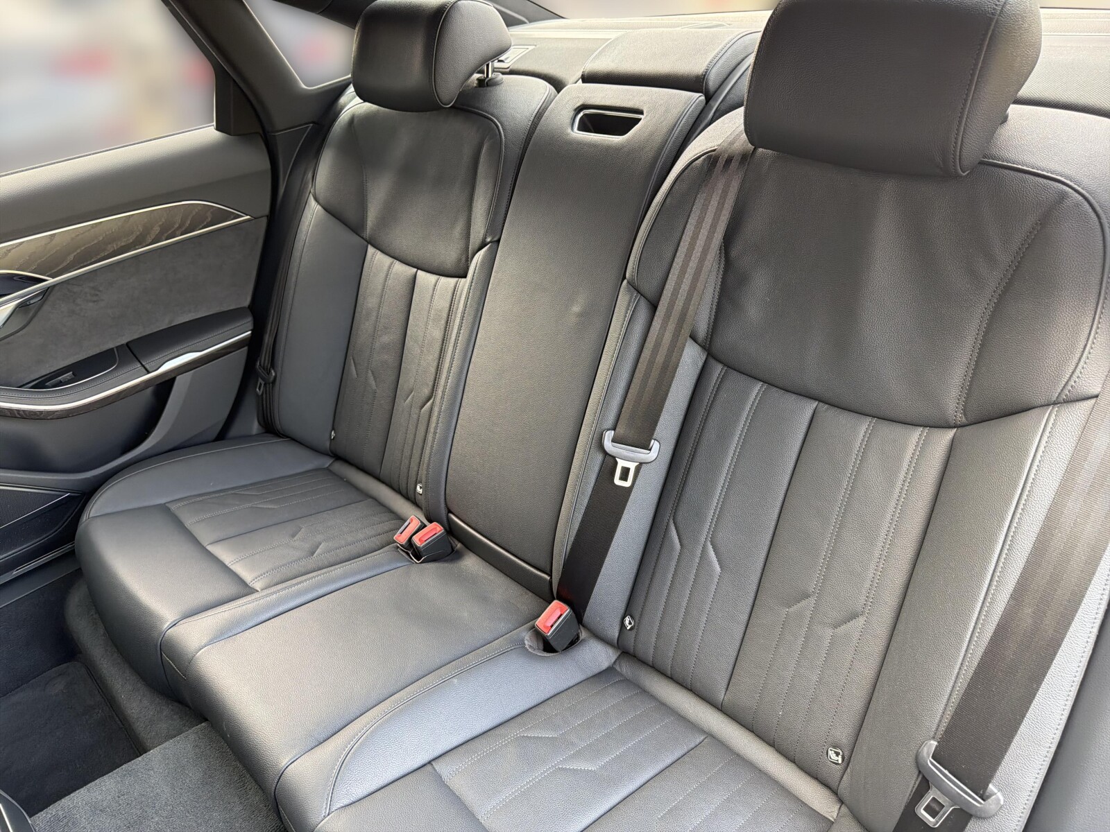 Audi A8 - zdjęcie 12