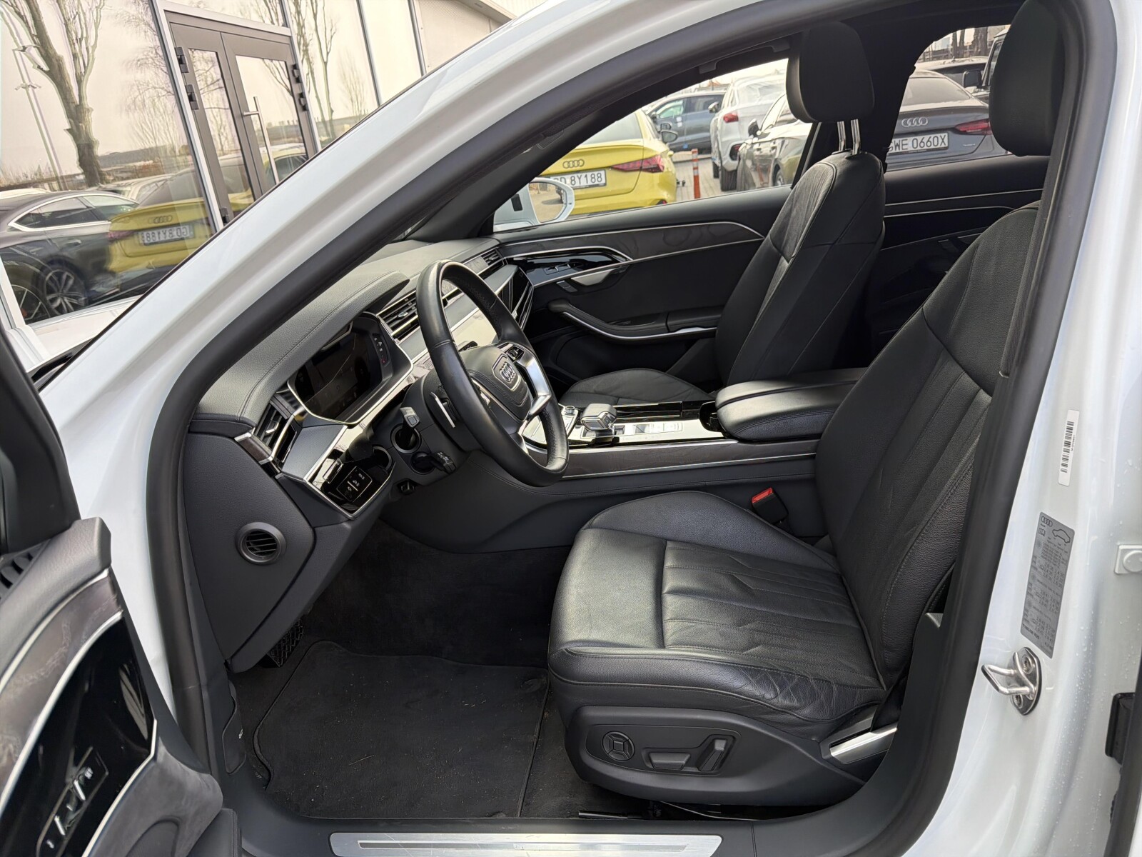 Audi A8 - zdjęcie 11