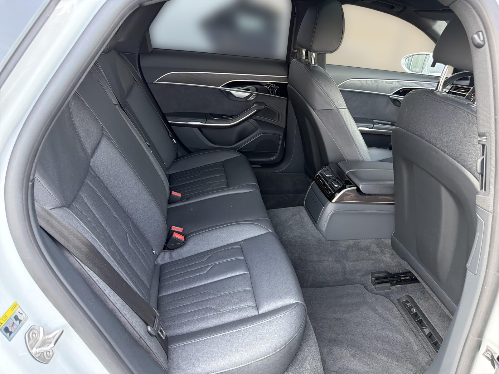 Audi A8 - zdjęcie 13
