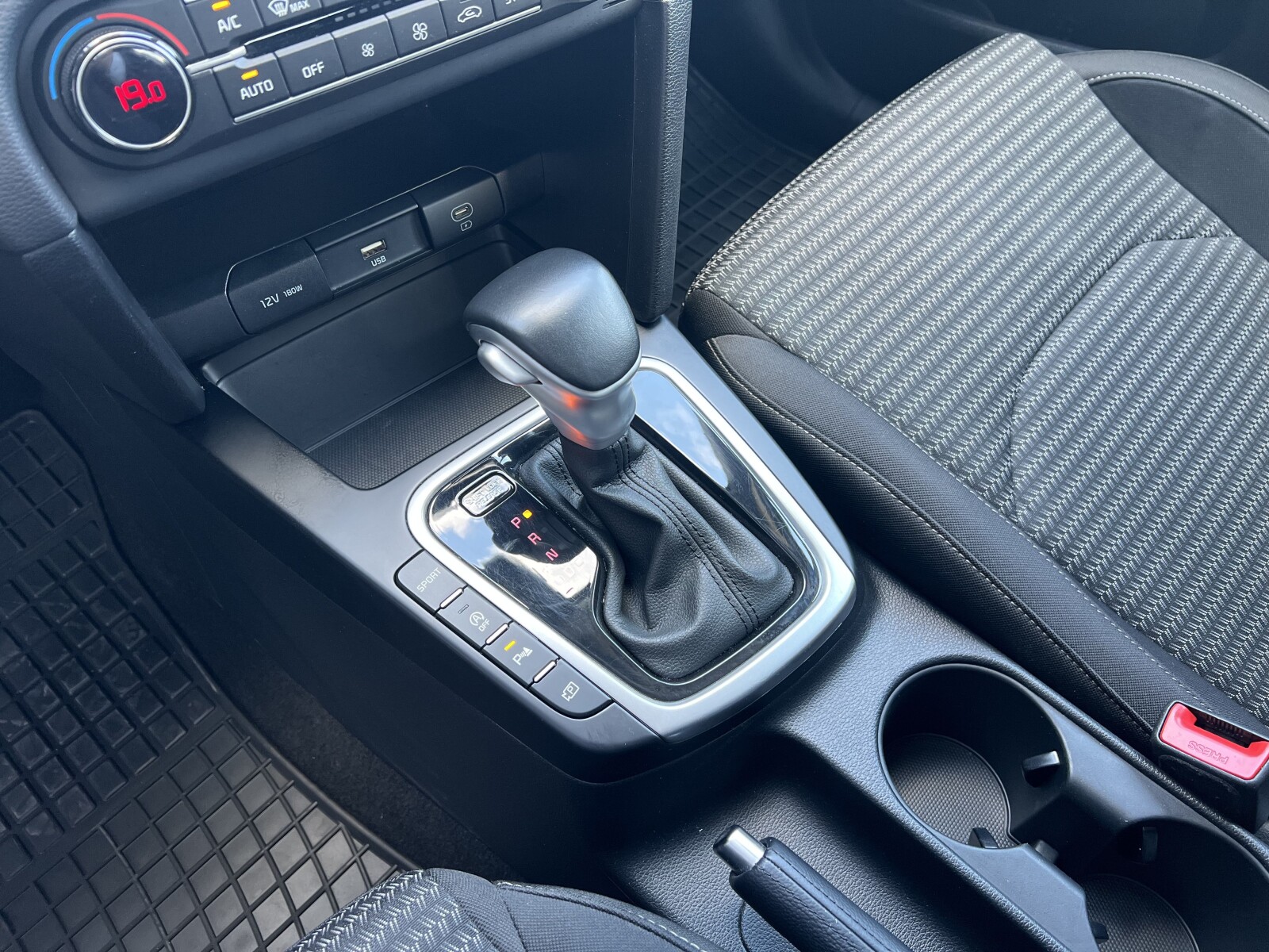 Kia XCeed - zdjęcie 21