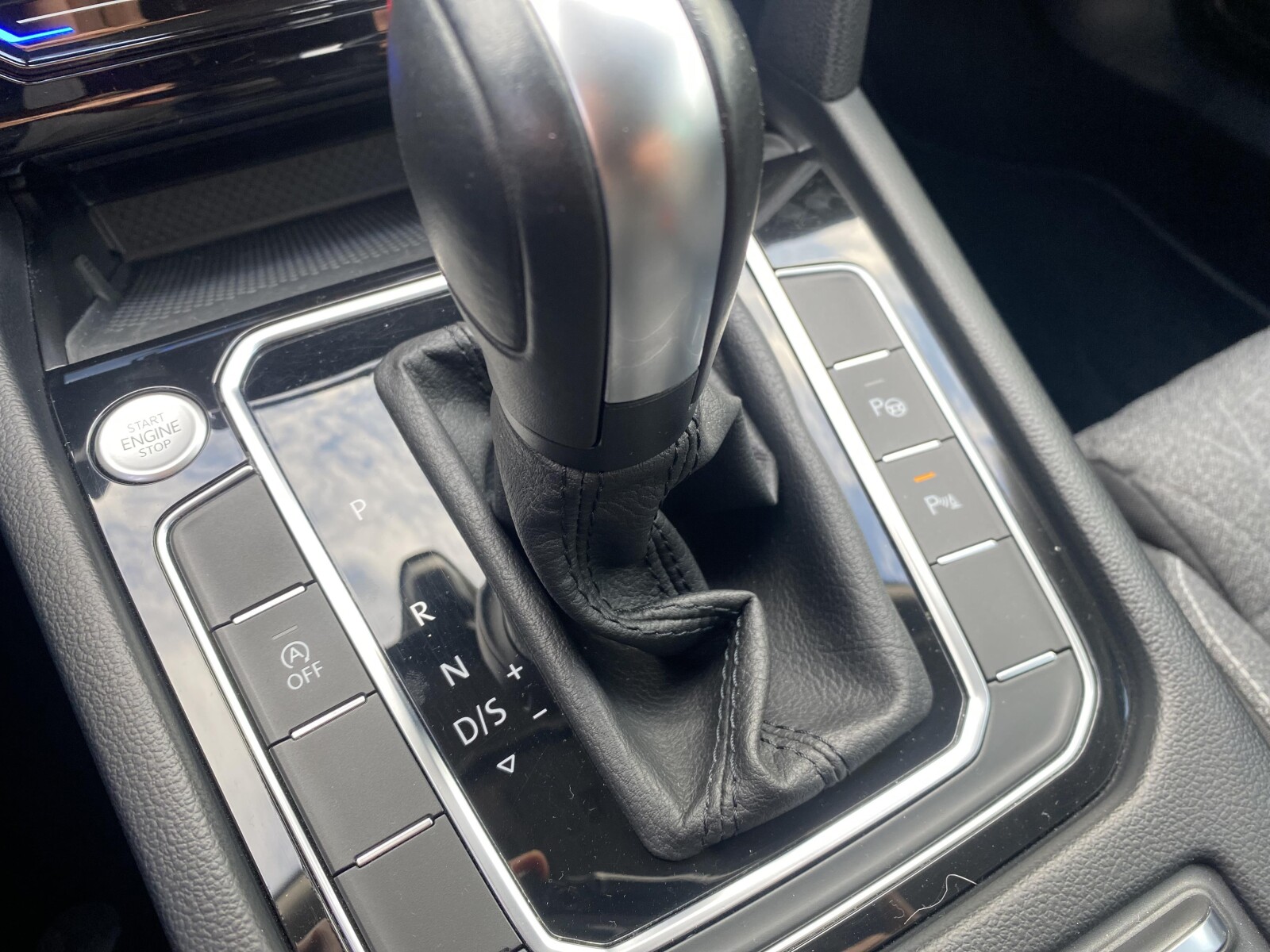Volkswagen Passat Variant - zdjęcie 25