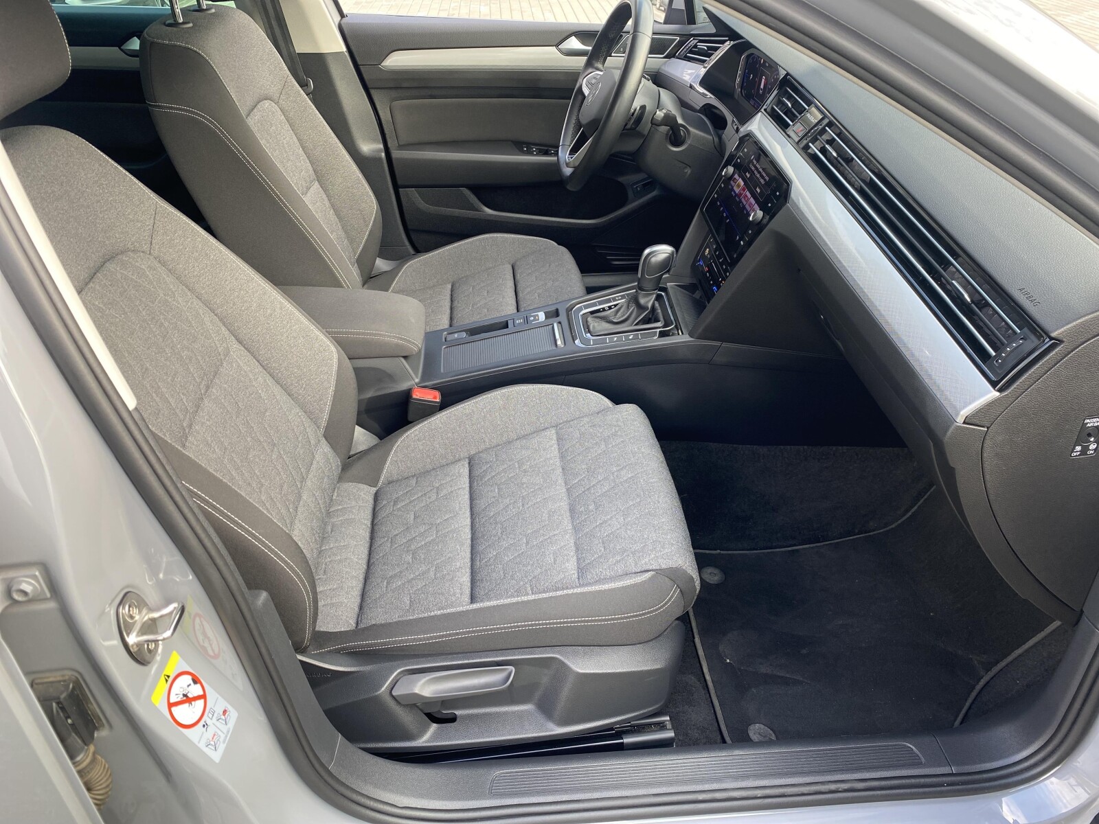 Volkswagen Passat Variant - zdjęcie 15