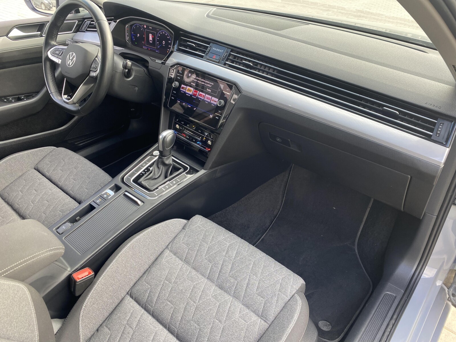 Volkswagen Passat Variant - zdjęcie 16
