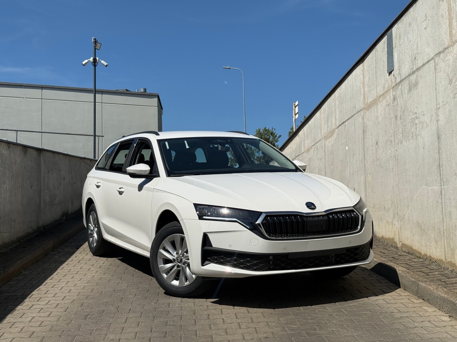 Combi Drive Essence 1.5 TSI 115 KM P.Winter Basic Dostępna Od Ręki