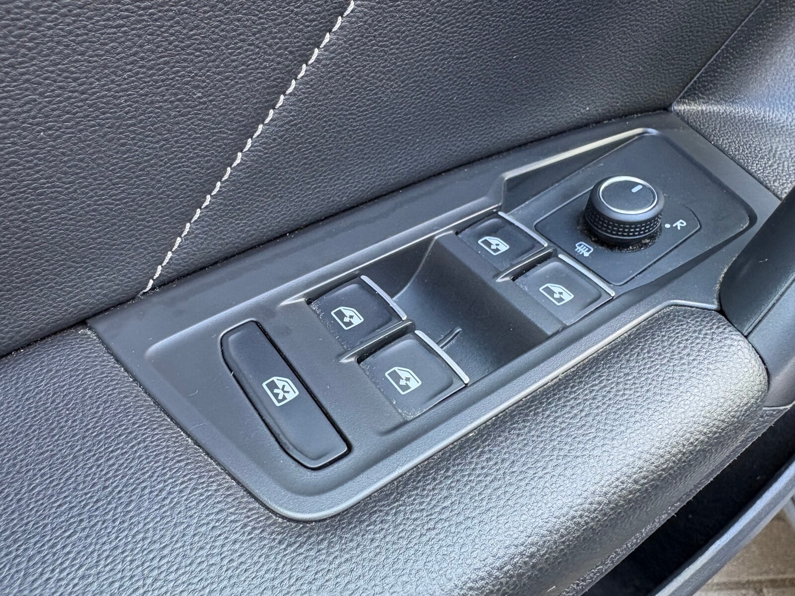 Volkswagen Tiguan - zdjęcie 21
