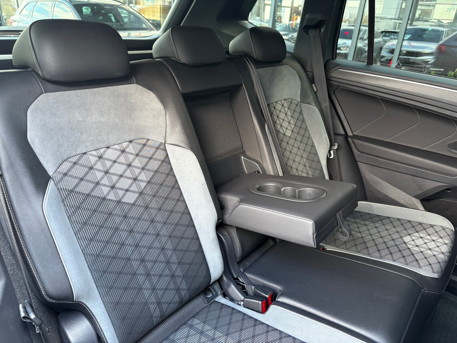 Volkswagen Tiguan - zdjęcie 16