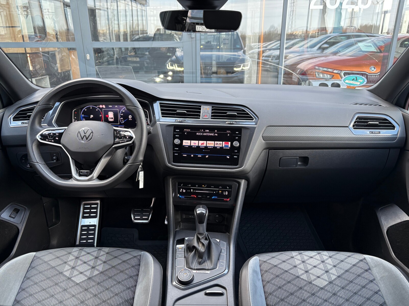 Volkswagen Tiguan - zdjęcie 9