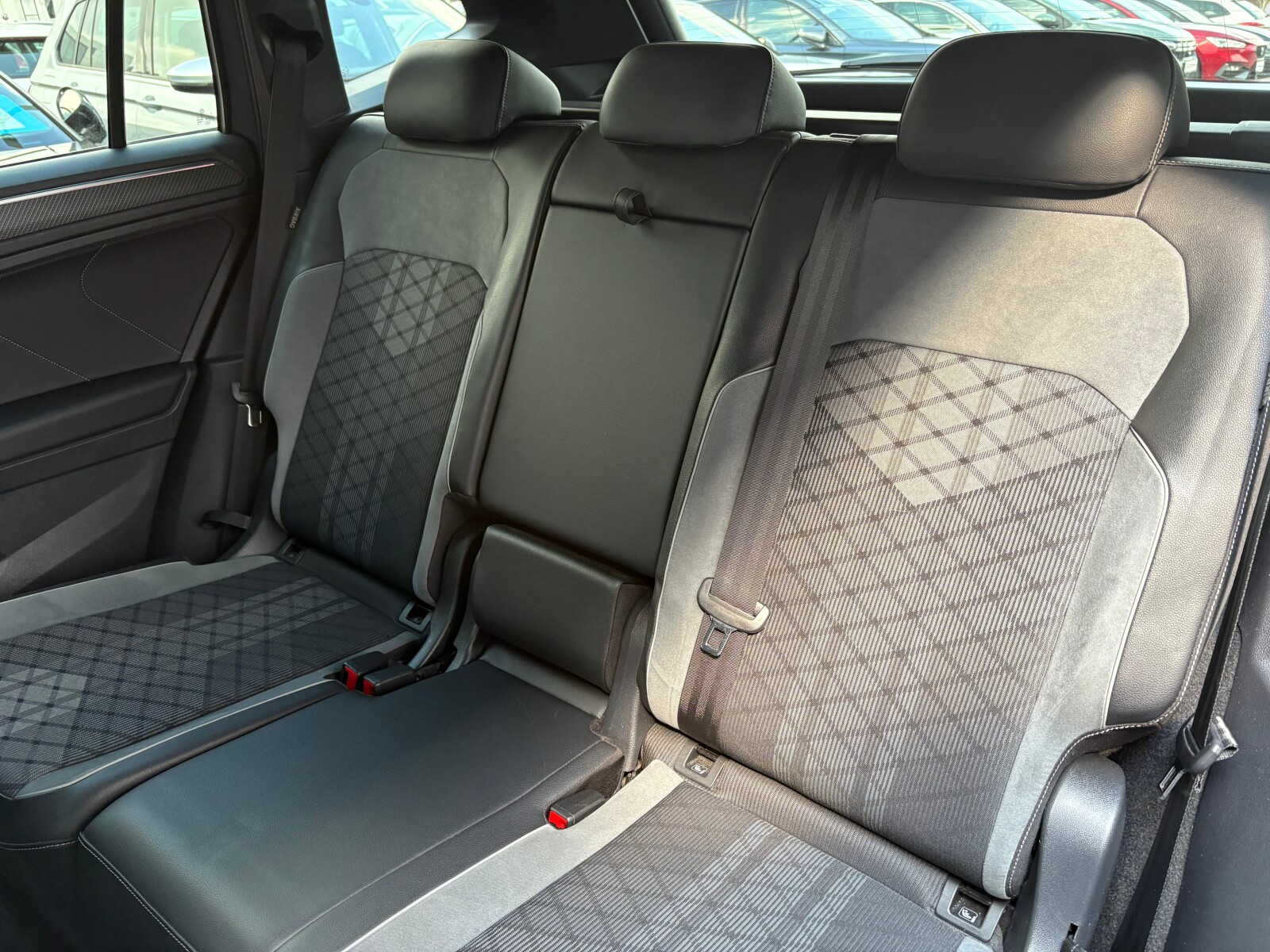 Volkswagen Tiguan - zdjęcie 14
