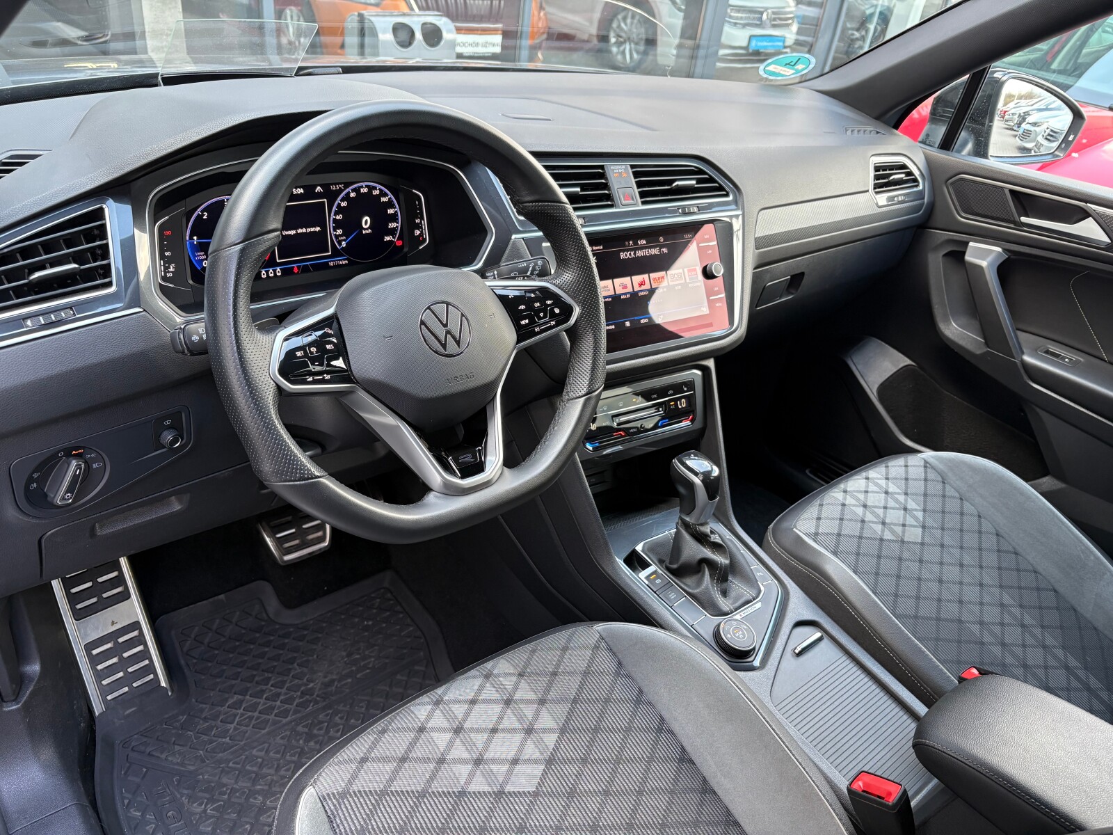 Volkswagen Tiguan - zdjęcie 11