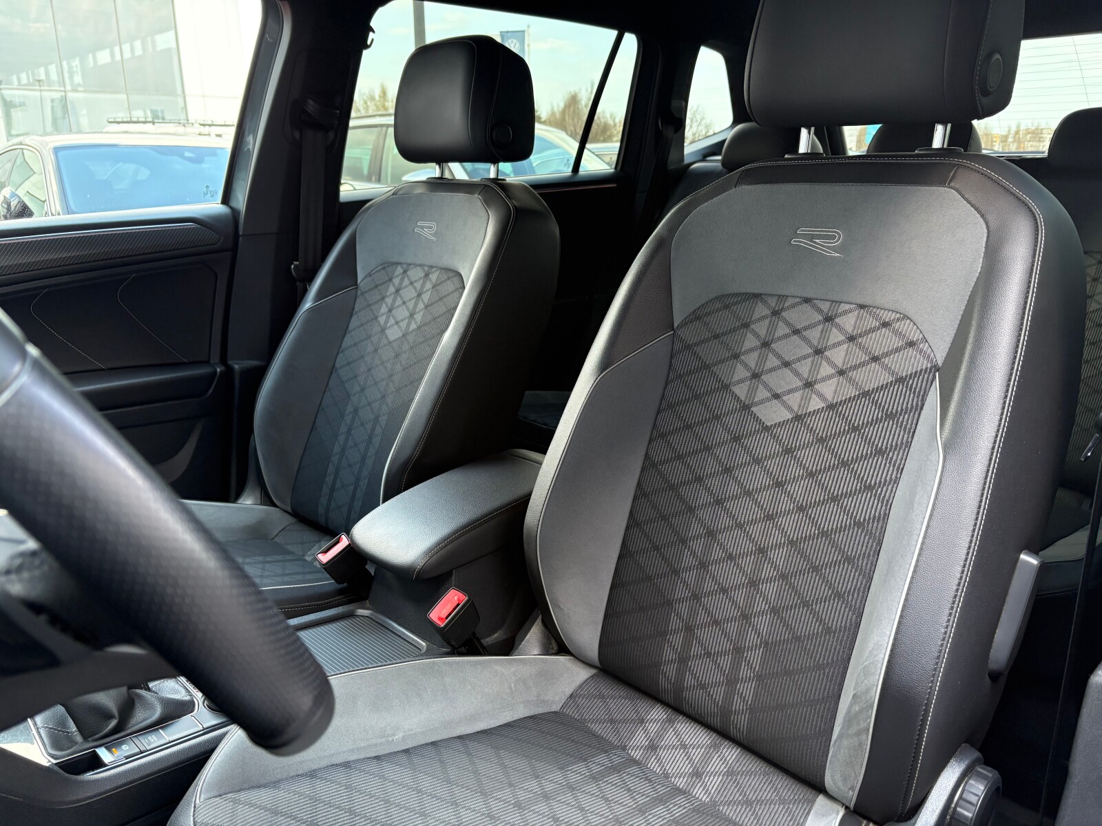 Volkswagen Tiguan - zdjęcie 13