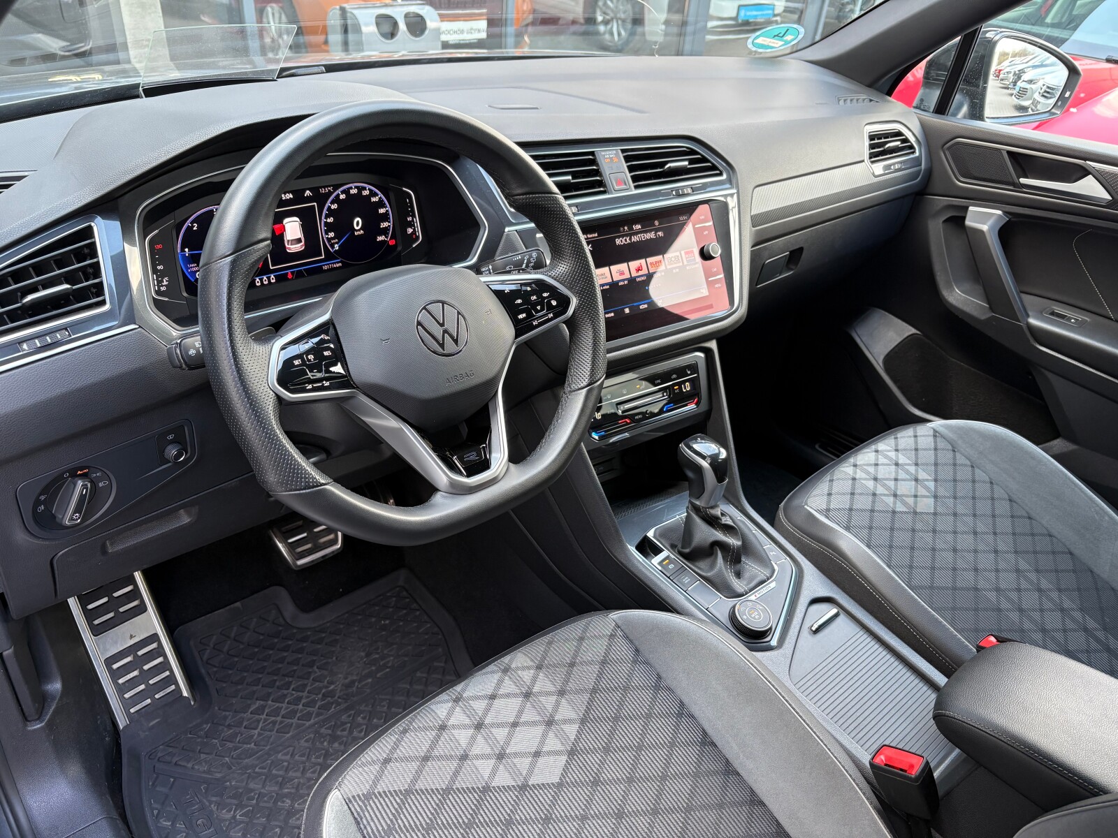 Volkswagen Tiguan - zdjęcie 12