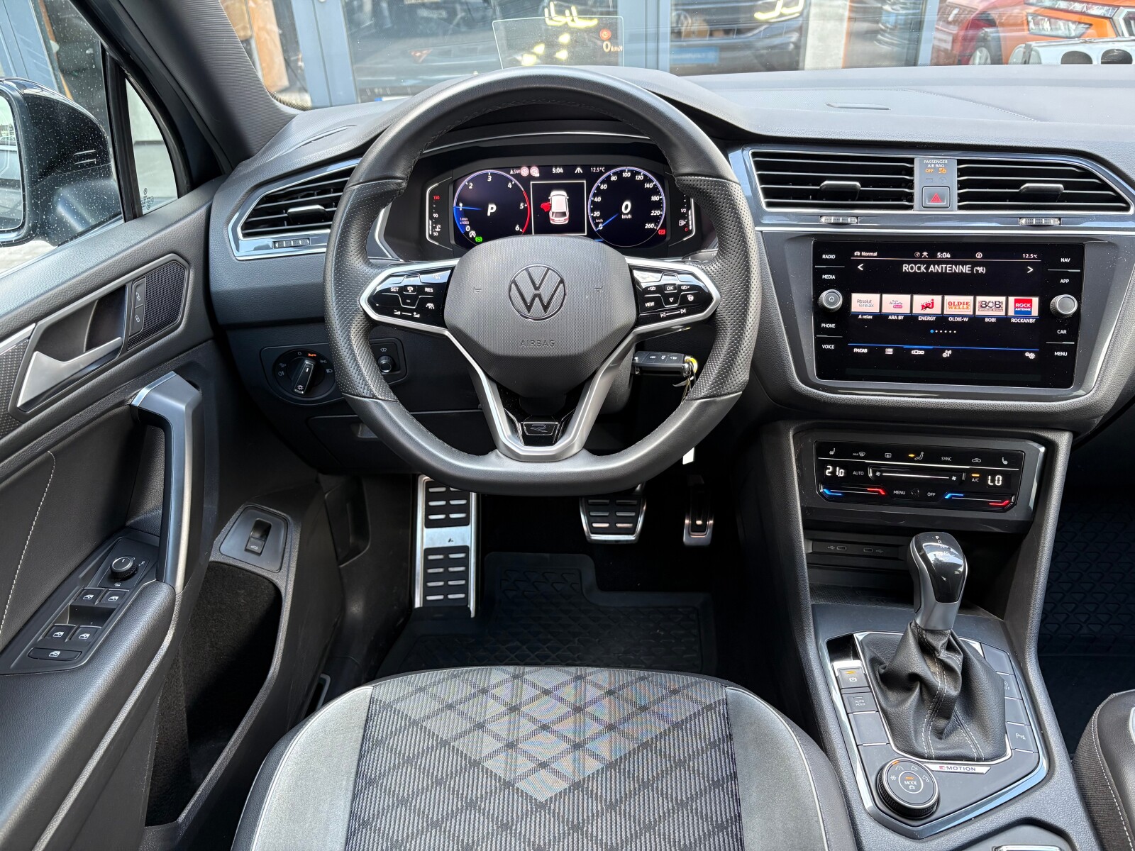 Volkswagen Tiguan - zdjęcie 10