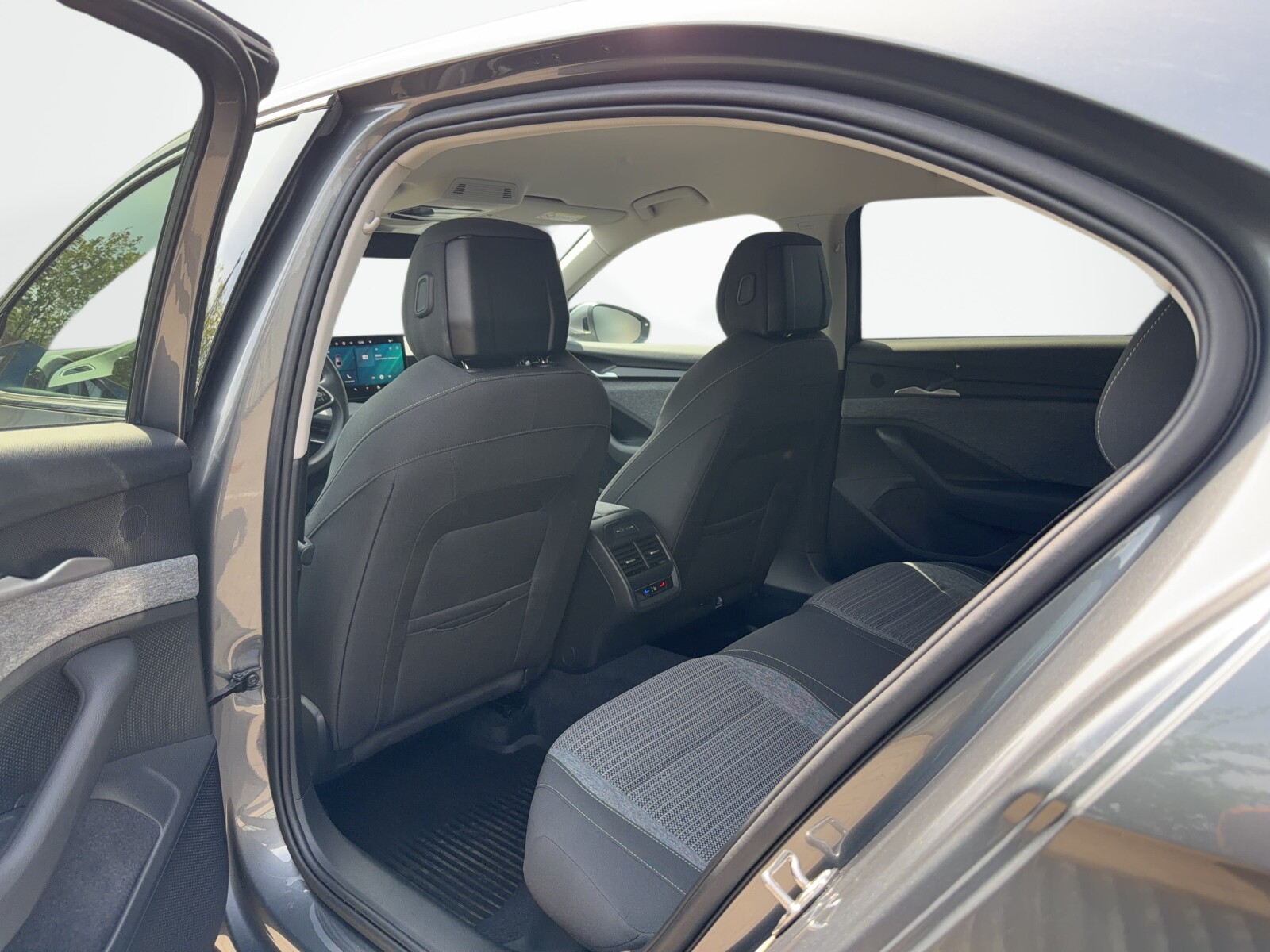 Škoda Superb - zdjęcie 34
