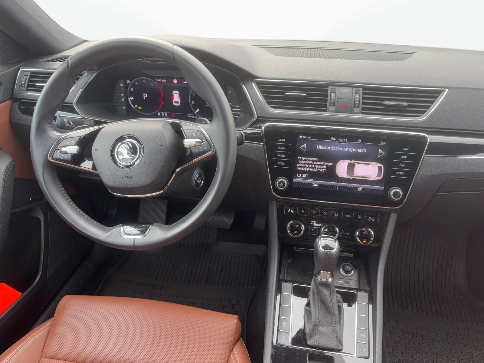Škoda Superb - zdjęcie 11