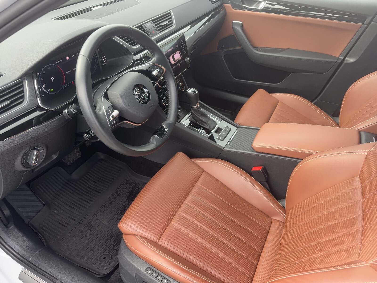 Škoda Superb - zdjęcie 9