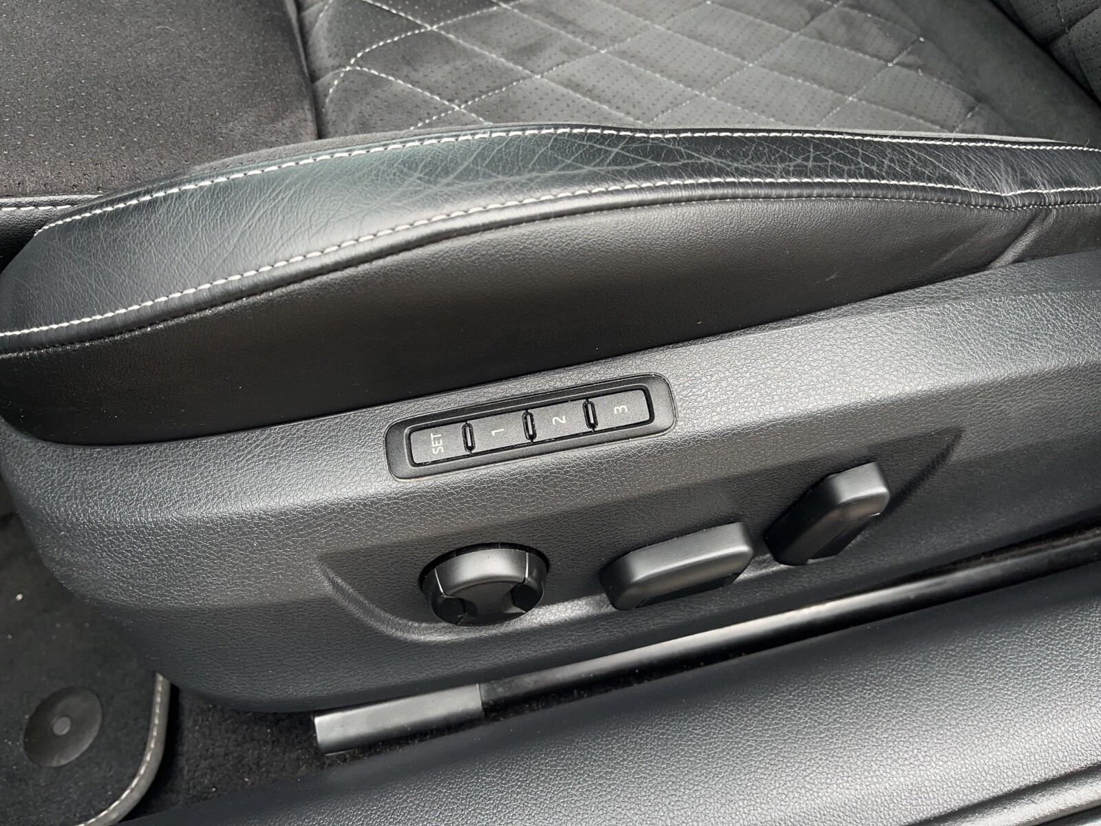 Škoda Superb - zdjęcie 17