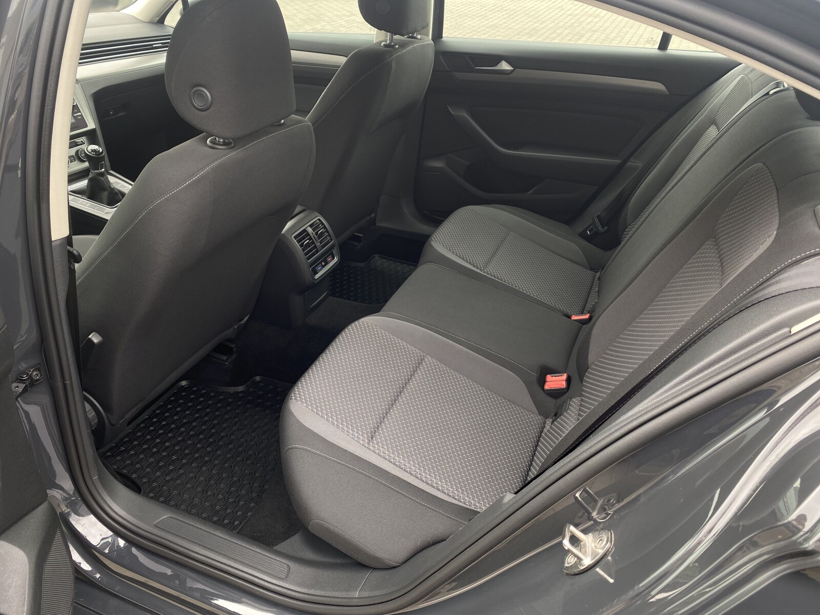 Volkswagen Passat - zdjęcie 26