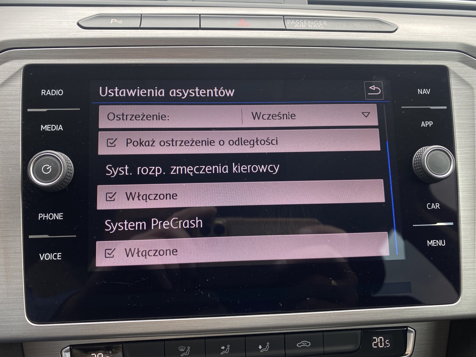 Volkswagen Passat - zdjęcie 22
