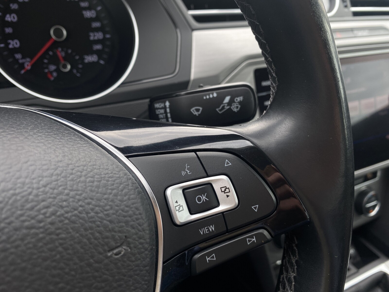 Volkswagen Passat - zdjęcie 14