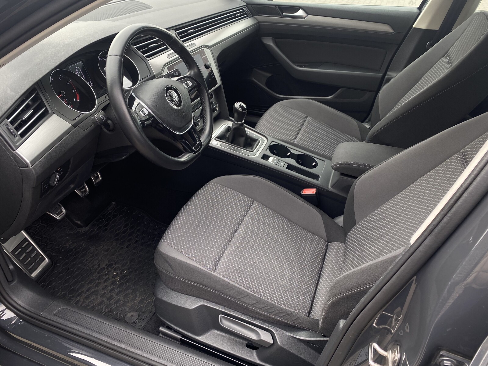 Volkswagen Passat - zdjęcie 9
