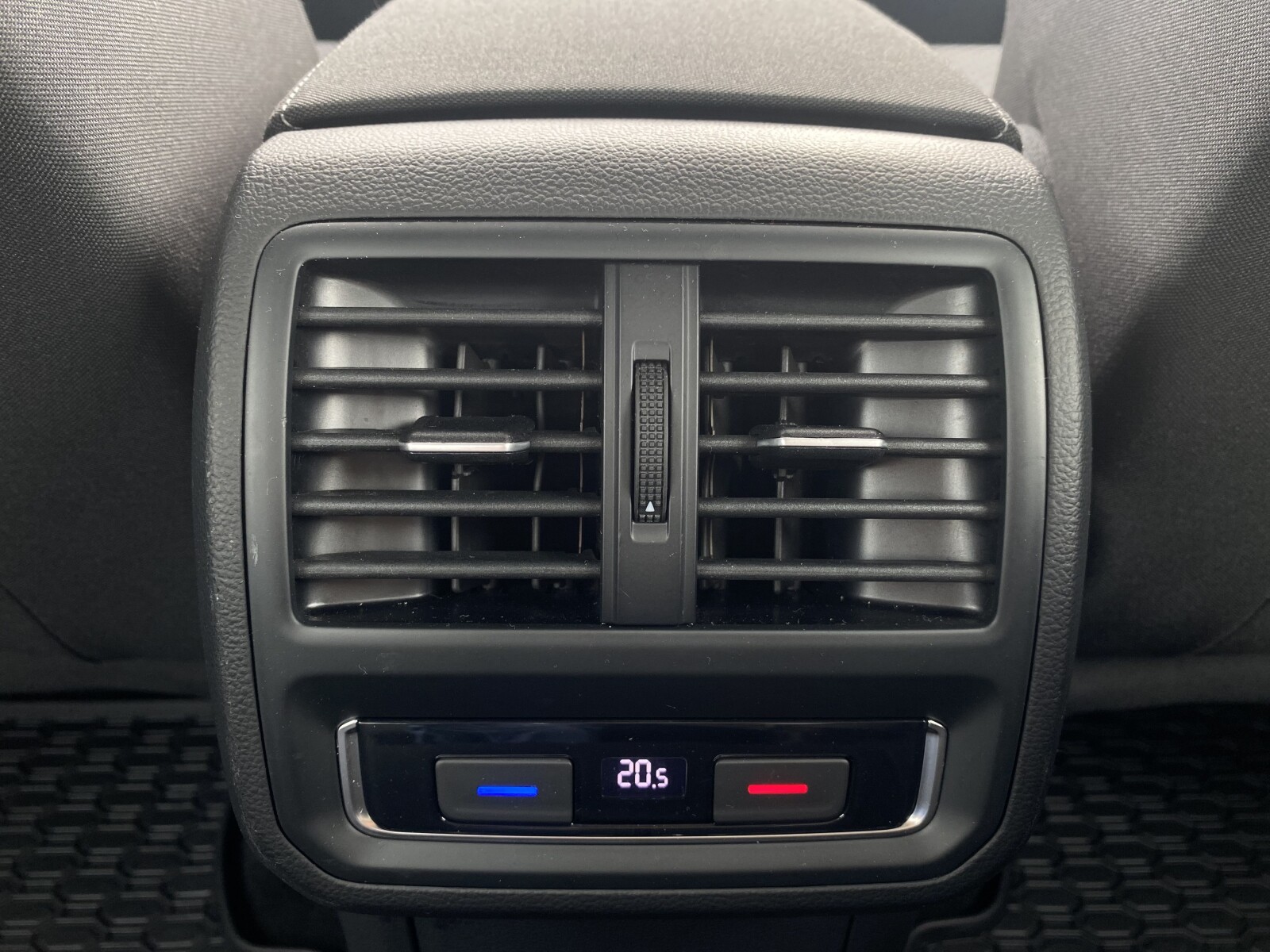 Volkswagen Passat - zdjęcie 27