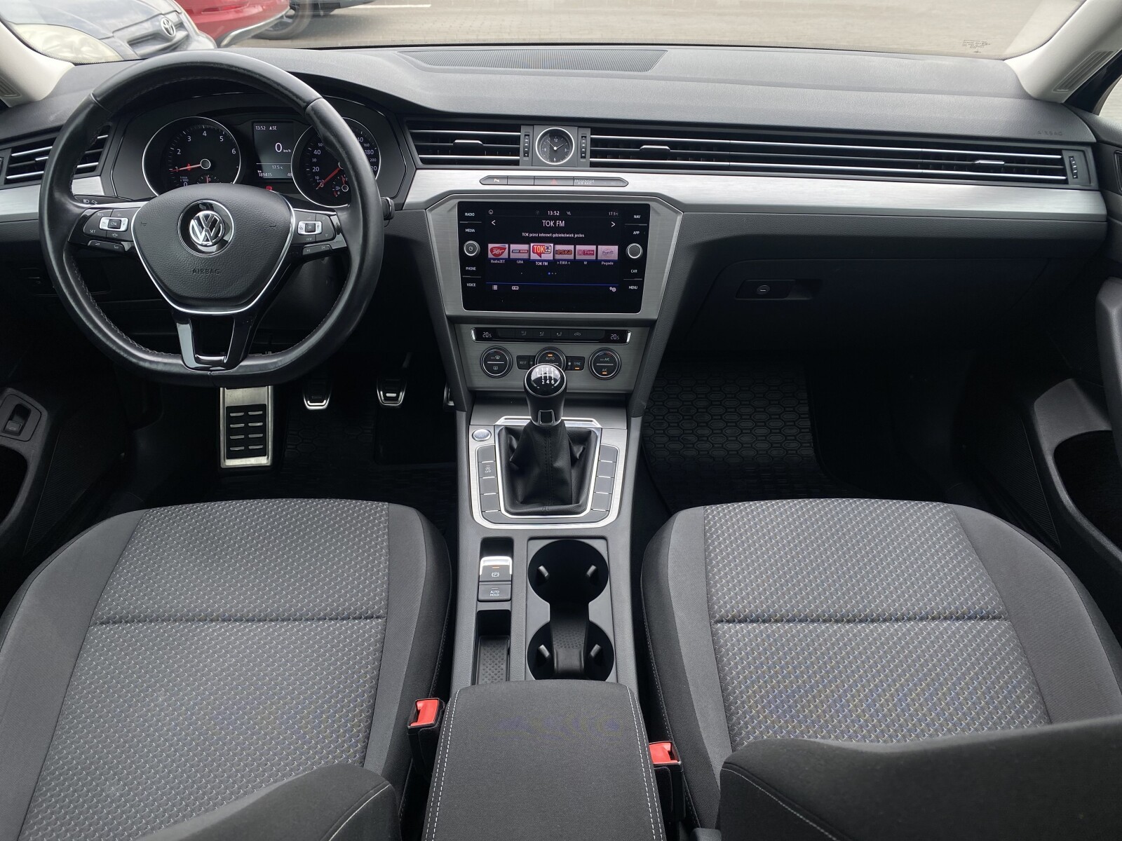 Volkswagen Passat - zdjęcie 11