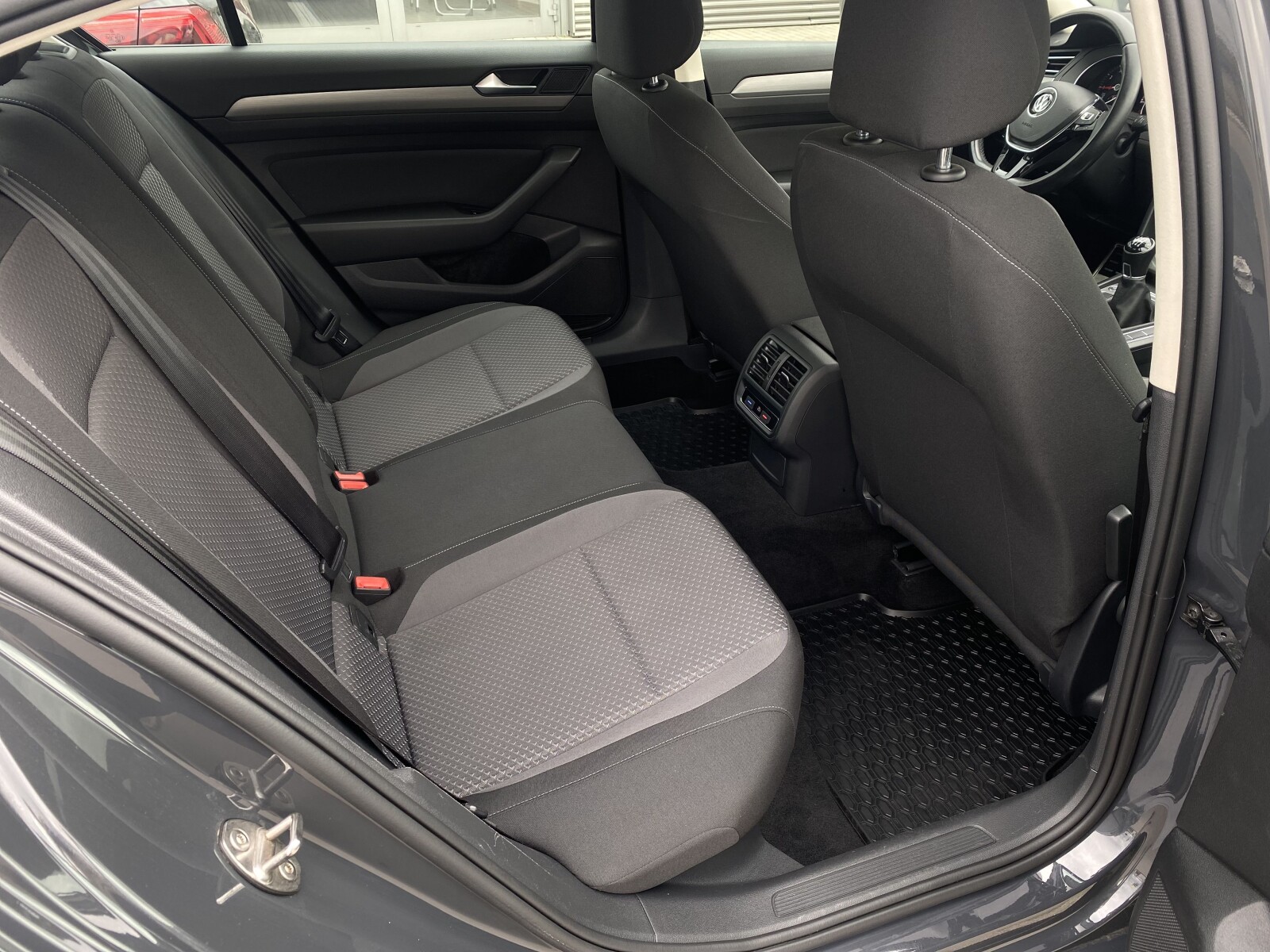 Volkswagen Passat - zdjęcie 28