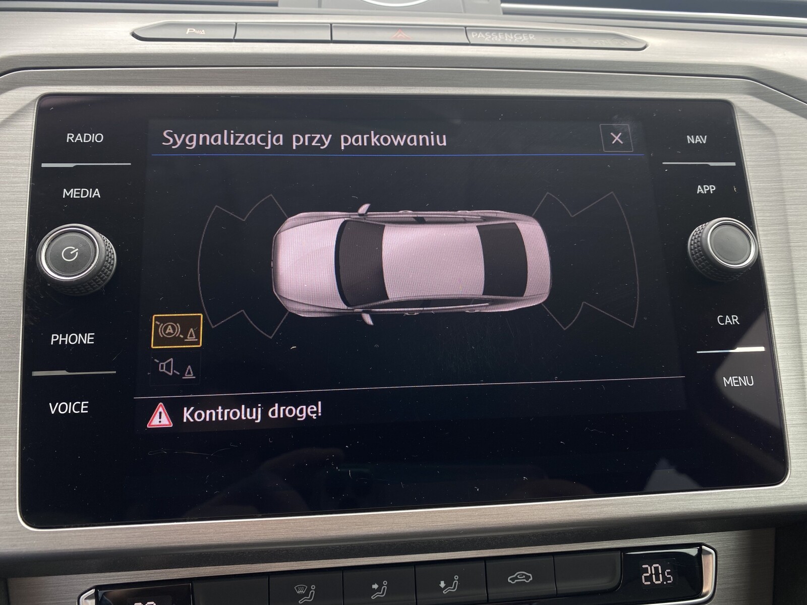 Volkswagen Passat - zdjęcie 20