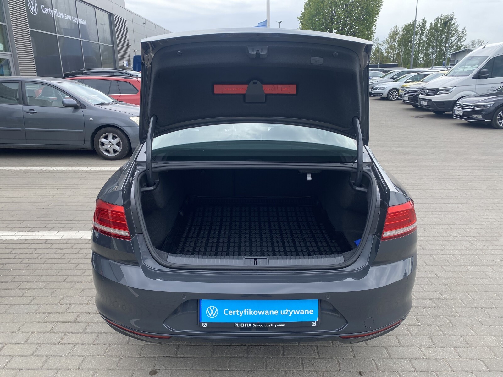 Volkswagen Passat - zdjęcie 25