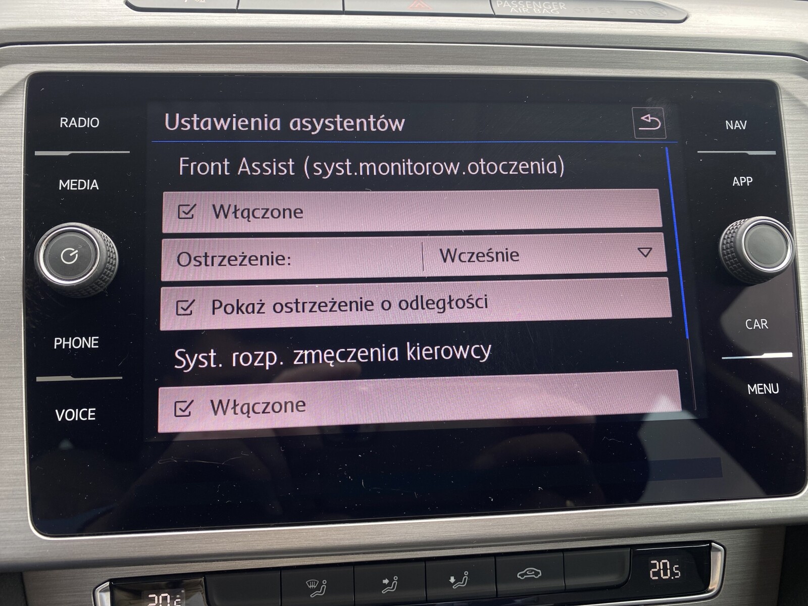 Volkswagen Passat - zdjęcie 21